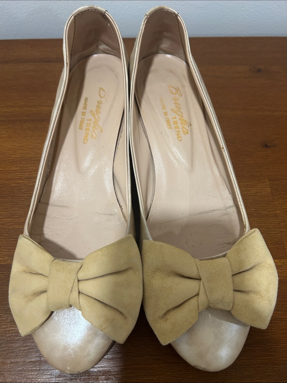 Bow-Accent Beige Women's Ballet Flats by bruglia